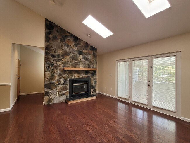 Foto del edificio - 2 Bedroom Condo - Robinson area