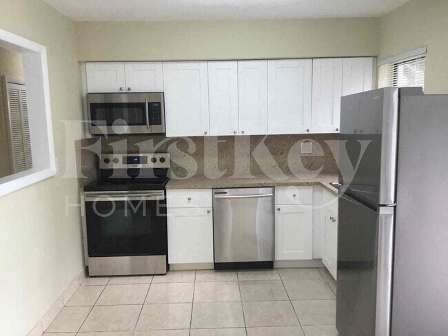 Foto del edificio - 18000 NW 6th Ct