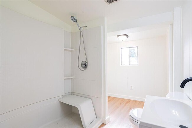 Foto del edificio - 805 Ave A