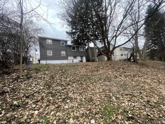 Building Photo - Hazelwood Ave 217