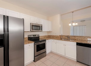 Building Photo - 520 SE 5th Ave