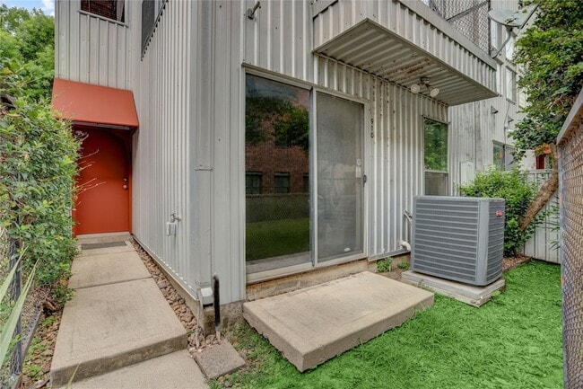 Photo - 910 Ruthven St Apartment