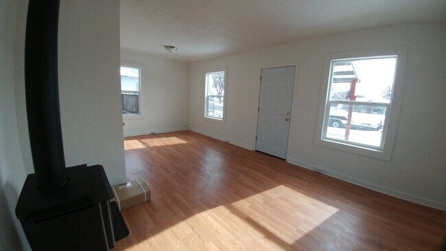 Building Photo - 2 Bedroom 1 Bath House
