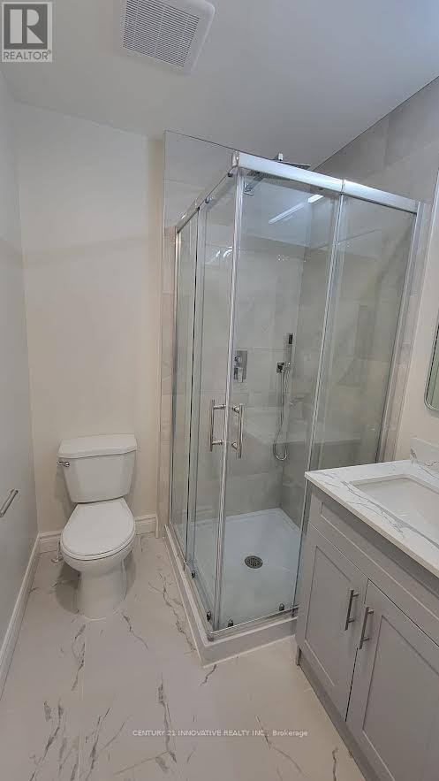 Photo du bâtiment - 83 Thickson Rd N