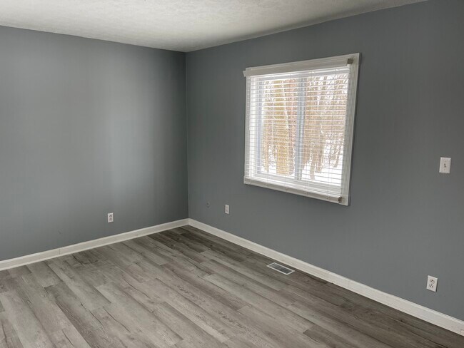 Building Photo - 1592 E 236th St