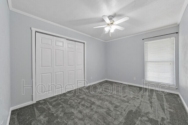 Building Photo - 533 S Fraser Dr