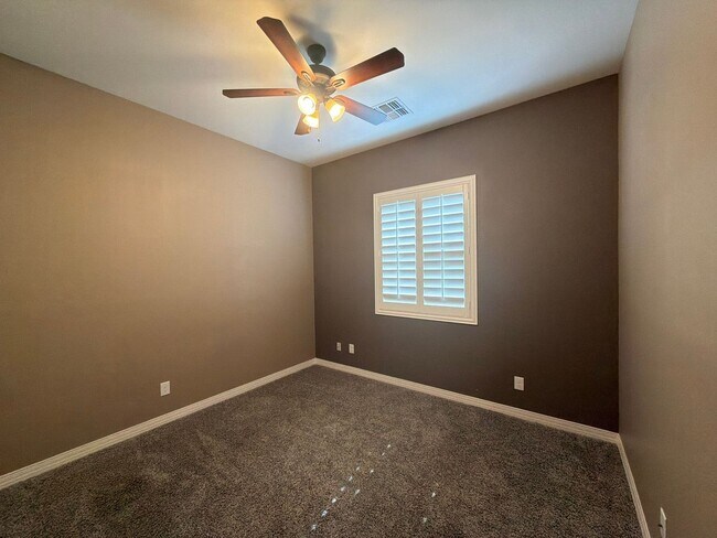Foto del edificio - 15959 W Cameron Dr