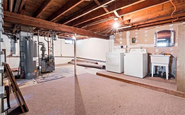 Building Photo - 3 Irons Ave