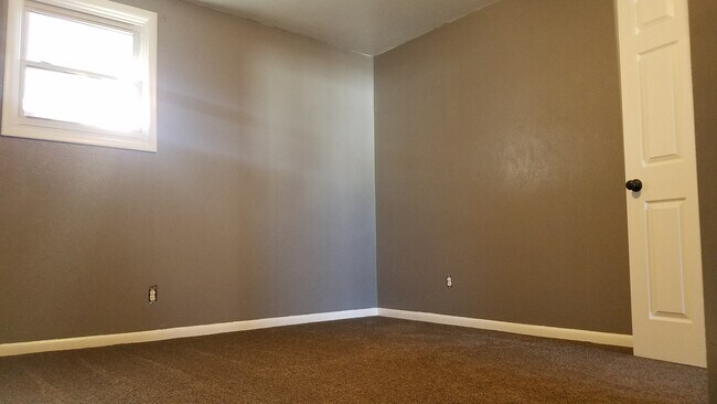 Foto principal - 16 E 5th St