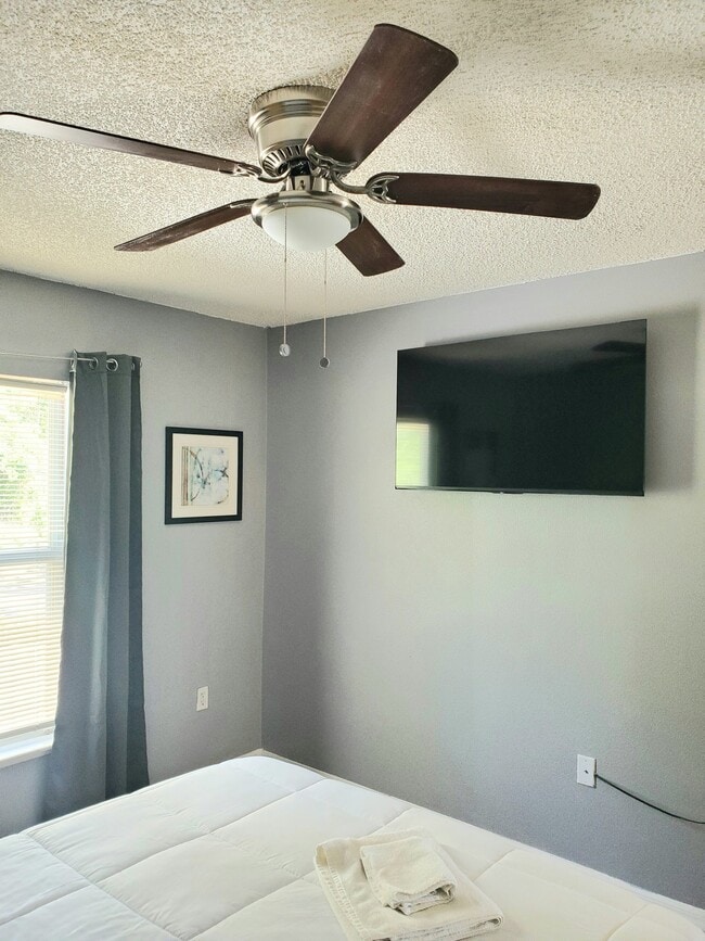 Building Photo - 11319 Nettlebrook St E