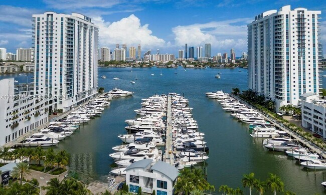 Building Photo - 17301 Biscayne Blvd