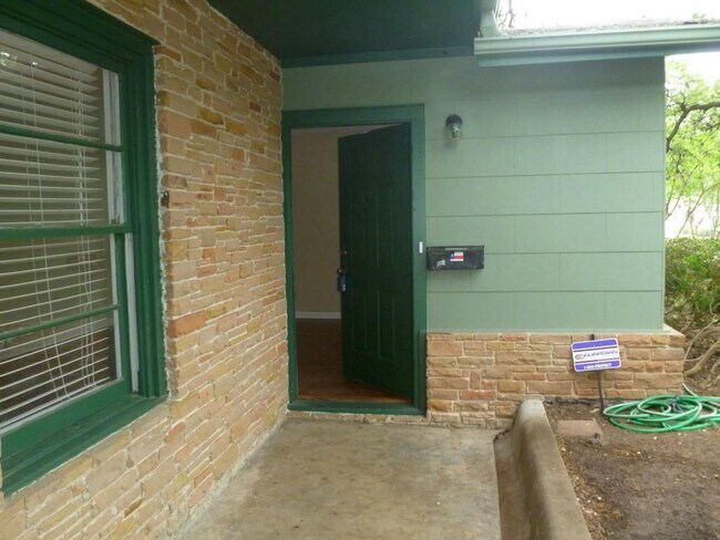 Foto del edificio - 1507 Travis Heights Blvd