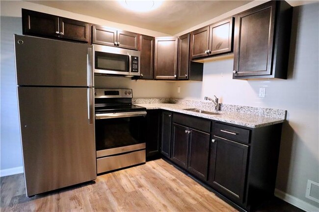 Building Photo - 510 Carriage Hill