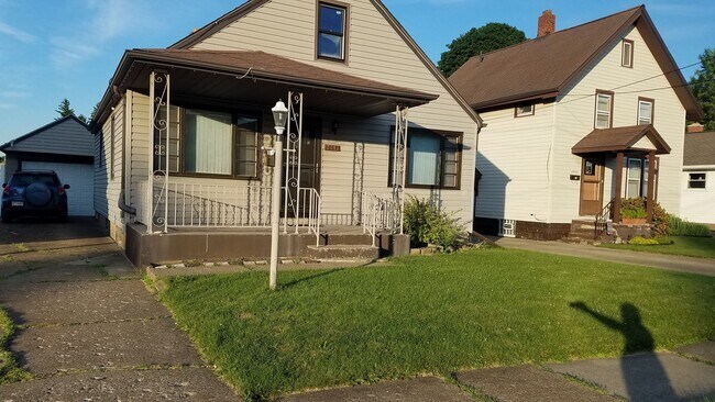 Frente de la casa - 2717 Post Ave