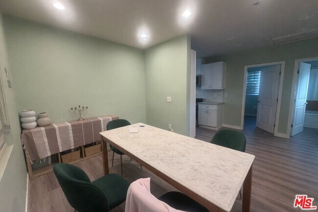 Foto del edificio - 1337 W Olive Ave