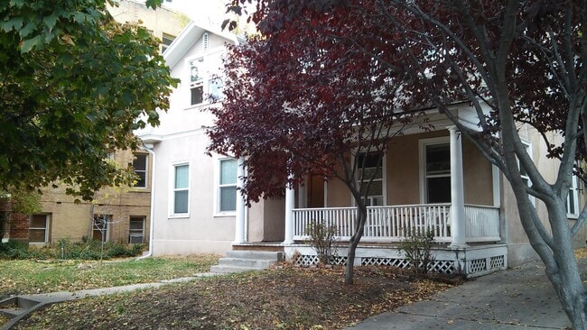 Building Photo - 565 1st Ave N