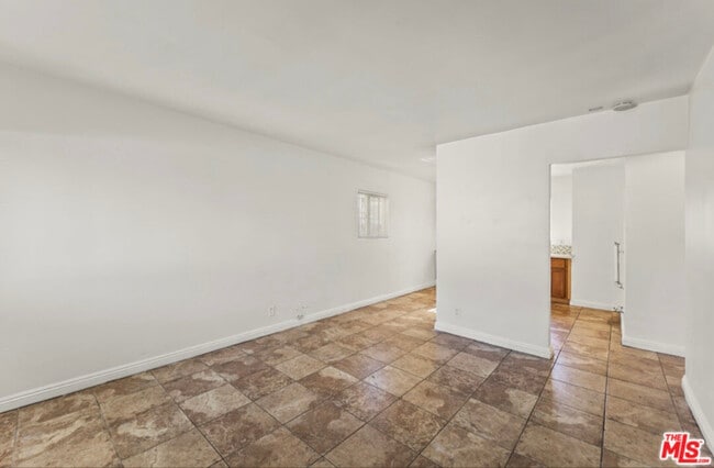 Building Photo - 1030 E 21st St