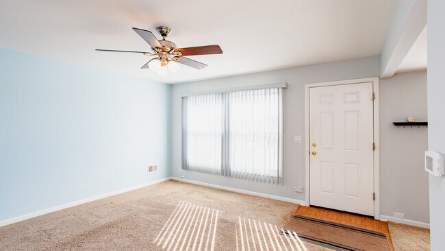 Foto del edificio - 1699 Queensbury Cir