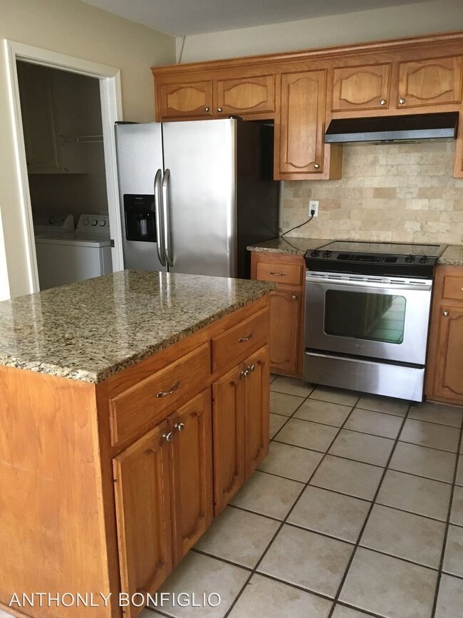 Building Photo - 3 br, 2 bath House - 1046 Elvin Dr.