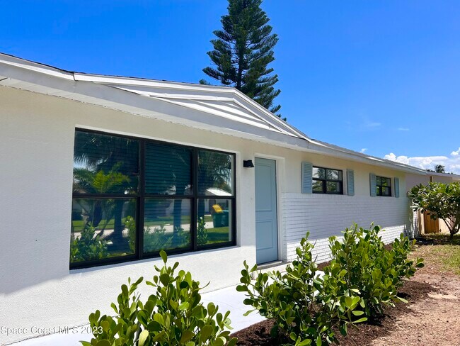 Building Photo - 625 Verbenia Dr