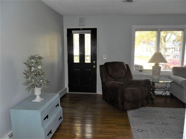 Building Photo - 2 bedroom 1 bath