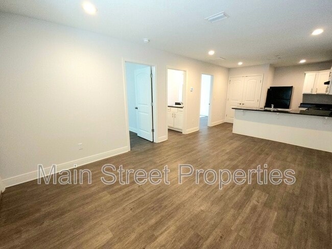 Foto del edificio - 313 N Navy Blvd