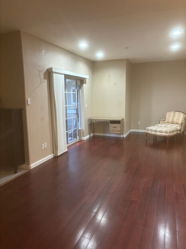 Foto del edificio - 5431 Sanchez Dr