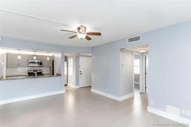 Foto del edificio - 2710 Forest Hills Blvd