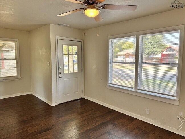 Foto del edificio - 1627 Oceola Ave