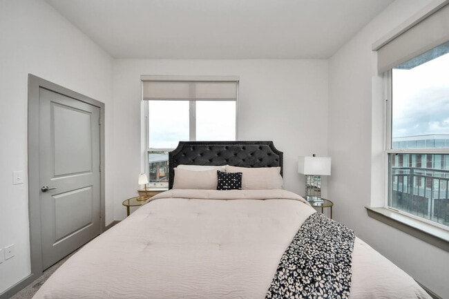 Building Photo - 1111 Shepherd Dr