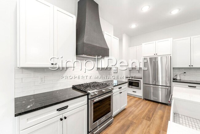 Foto del edificio - New 4/3 Home in East Point - 1st month fre...