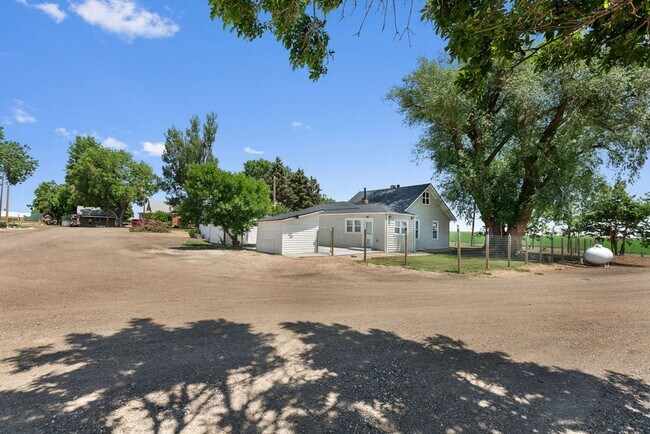 Building Photo - Beautiful Country Living at Its Finest