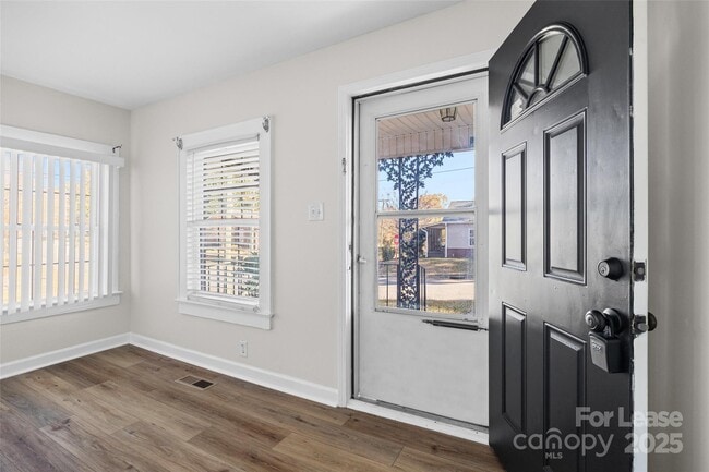 Building Photo - 807 N Morris St