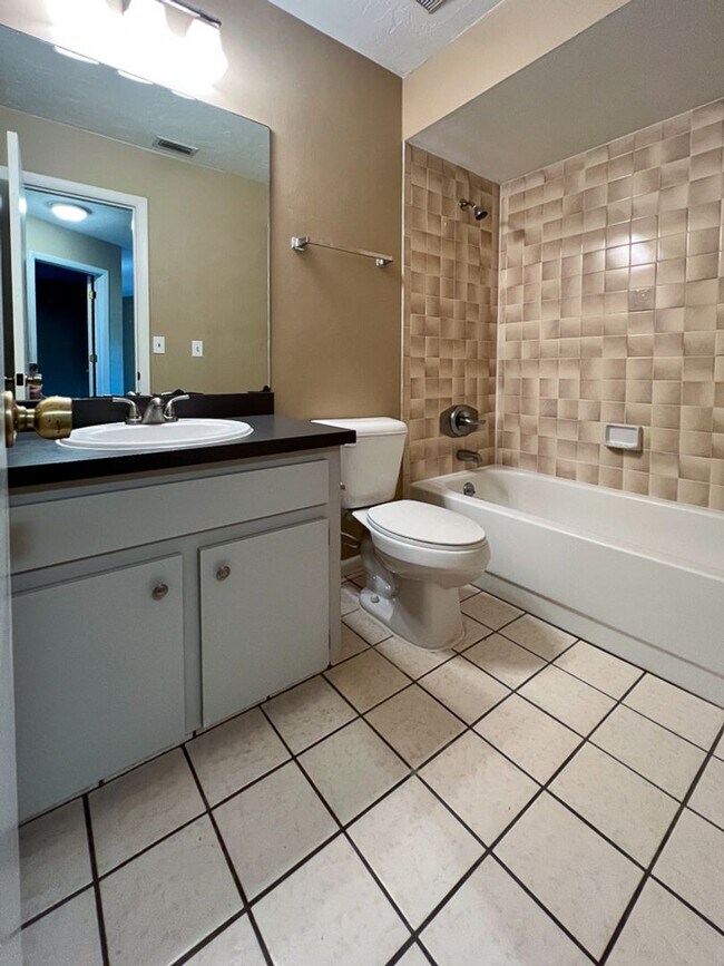 Foto del edificio - 3/2 Pet Friendly House with HUGE Back Yard...