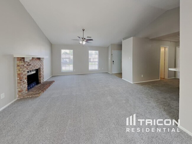 Foto del edificio - 3913 Big Leaf Ln