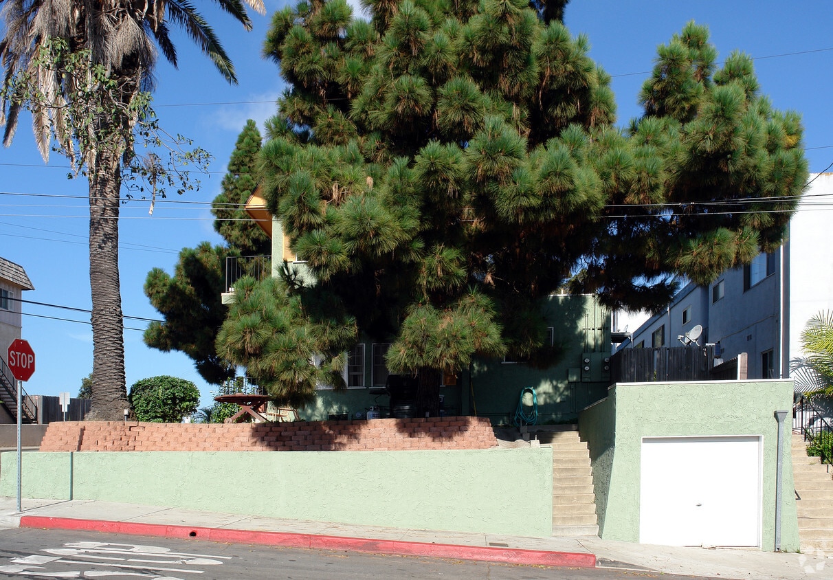 Building Photo - 601-603 W Grand Ave