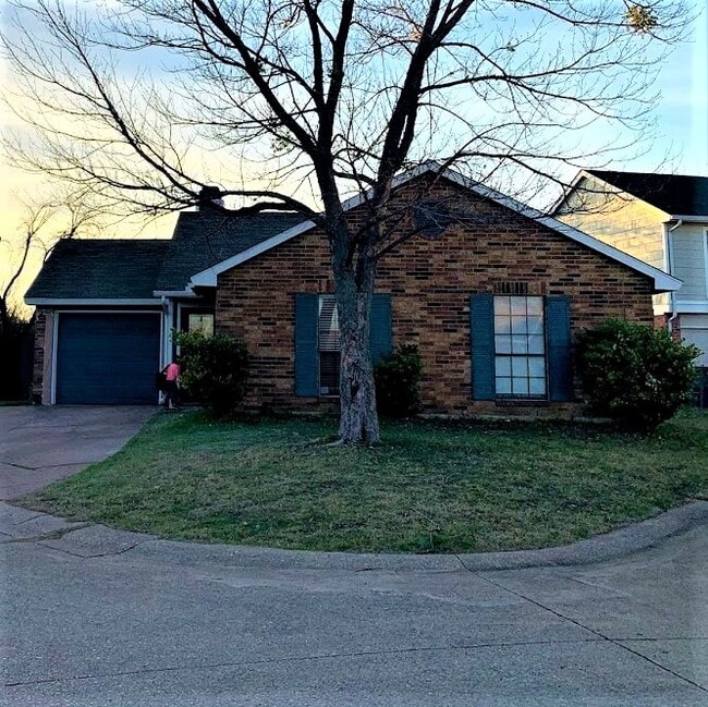 Foto del edificio - 1614 Collin Dr