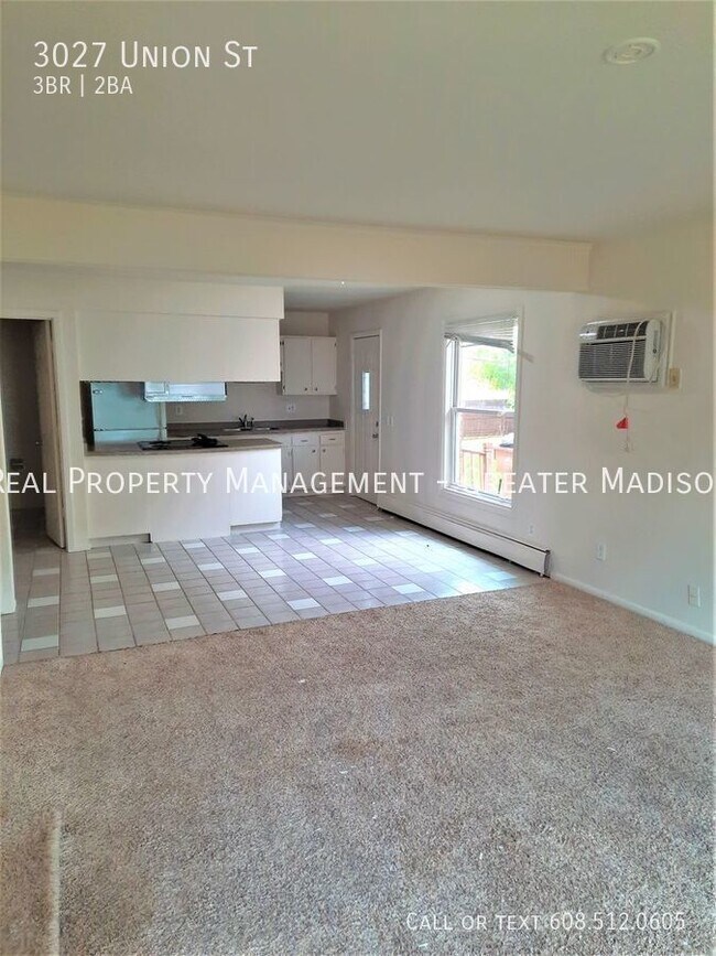 Building Photo - East Side duplex home in great location wi...