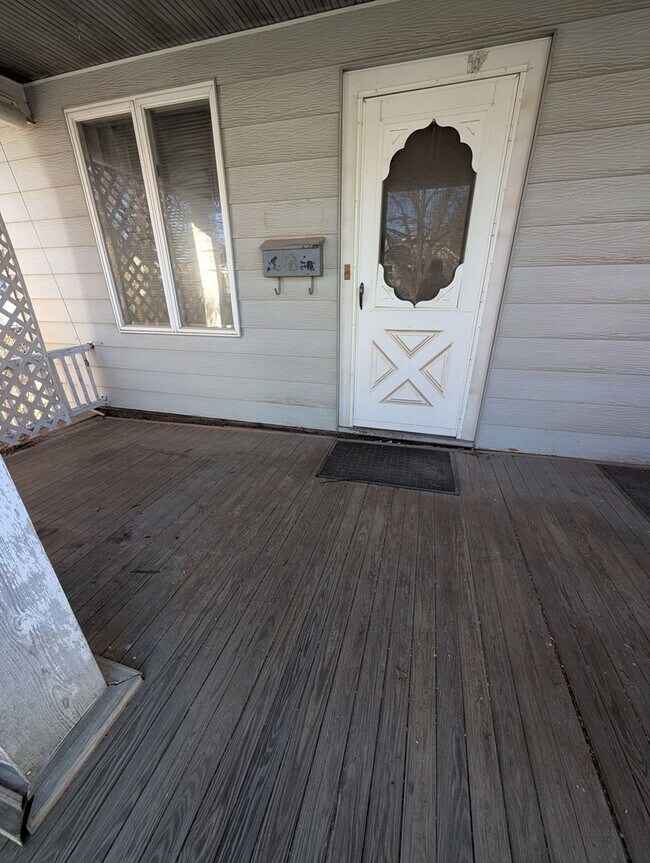 Foto del edificio - Spacious 3 Bedroom Home with 2 Car Garage and Large Yard!