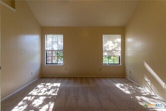 Building Photo - 205 Tomahawk Dr