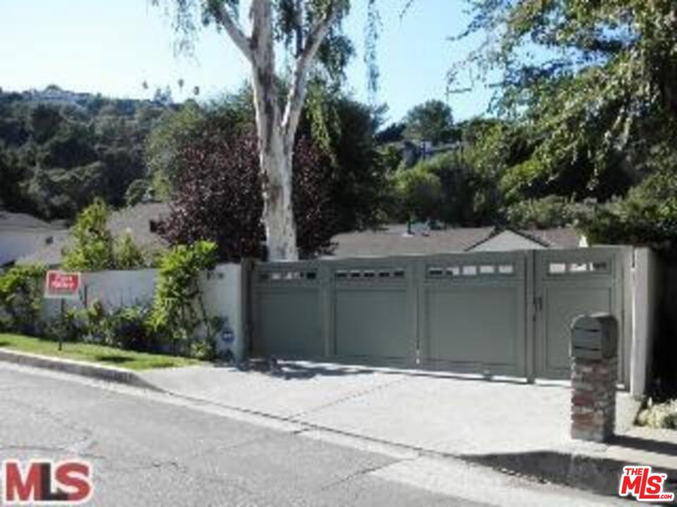 Primary Photo - 4009 BEVERLY Glen