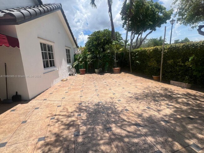Building Photo - 5221 SW 154th Pl