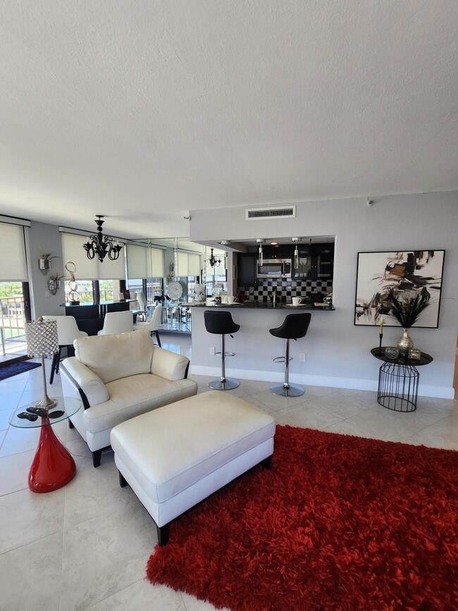 Building Photo - 899 Jeffery St