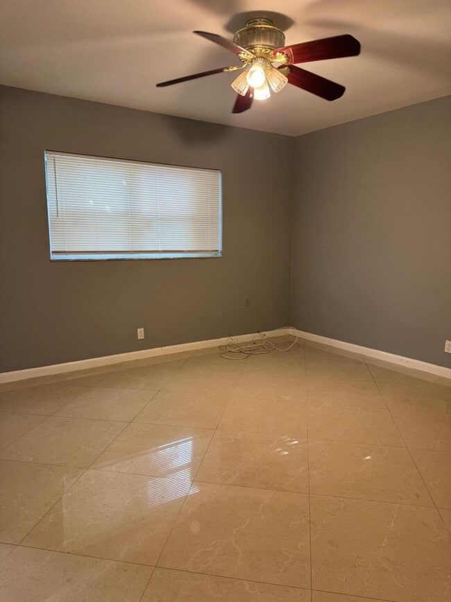 Foto del edificio - 11050 NW 36th St