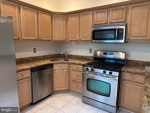 Building Photo - 65 Cheverny Ct