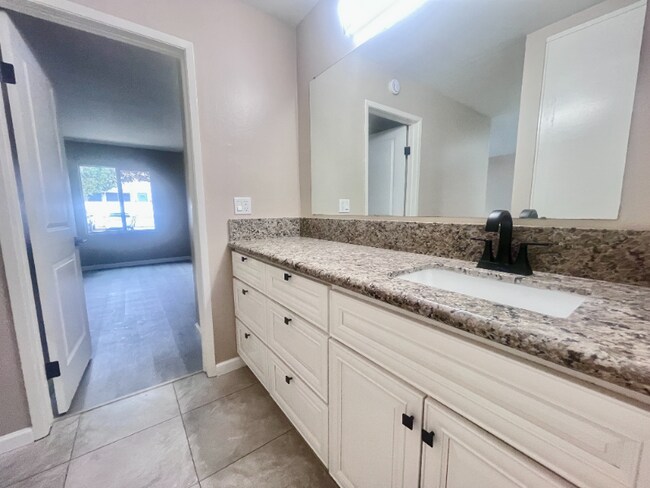 Foto del edificio - 3030 Suncrest Dr