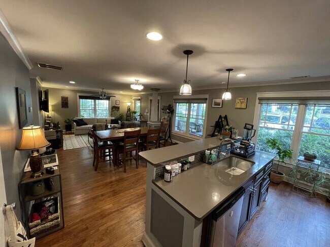 Foto del edificio - 1652 Flat Shoals Rd SE