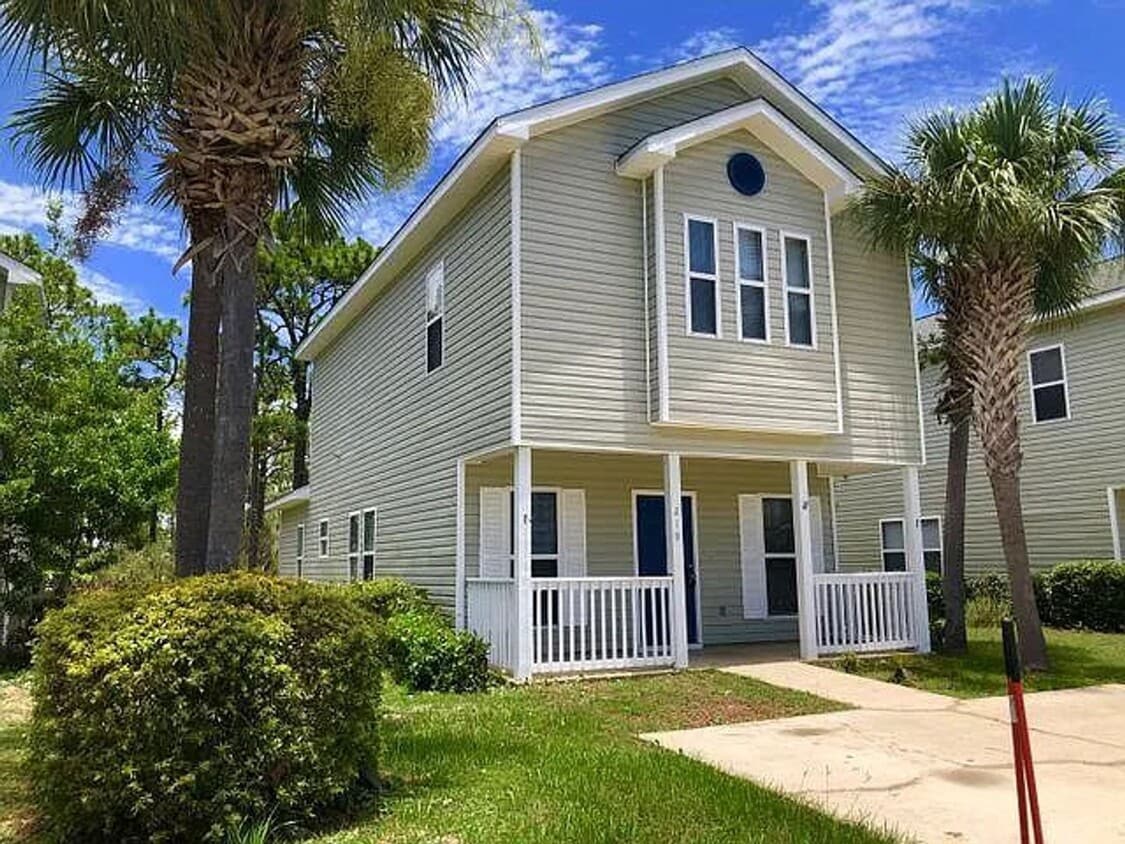 Primary Photo - Beautiful 3-Bed in Enchanted Estates