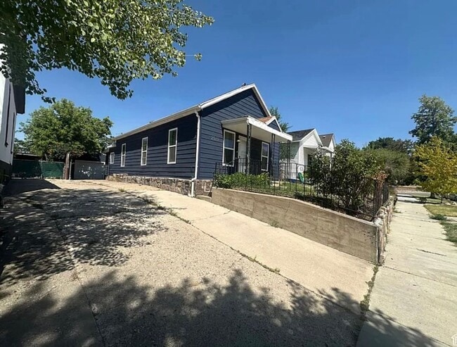 Building Photo - 2019 Adams Ave