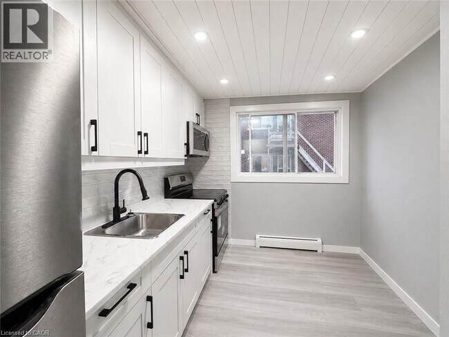 Building Photo - 281 Lorne Ave